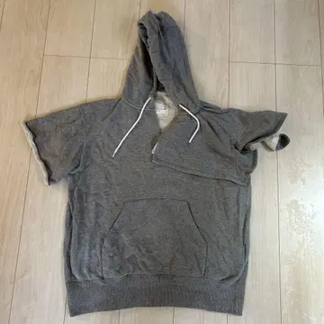 sacai 반팔 후드티