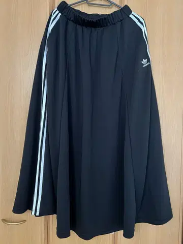 adidas 플레어 롱 스커트