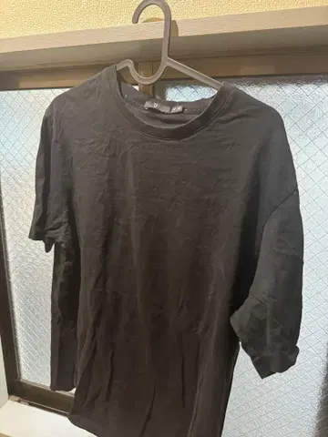 +J 블랙 반팔 티셔츠