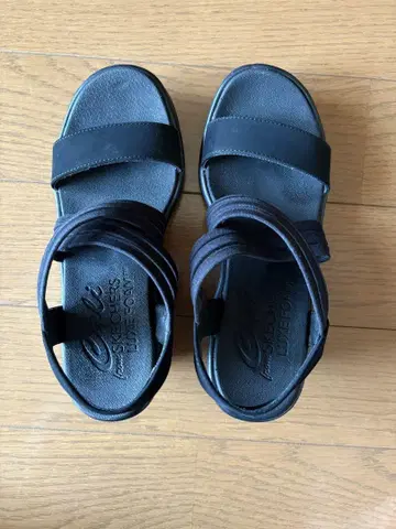 스케쳐스 웨지솔 스포츠 샌들 블랙