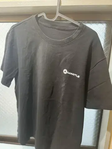 MANTLE 블랙 티셔츠