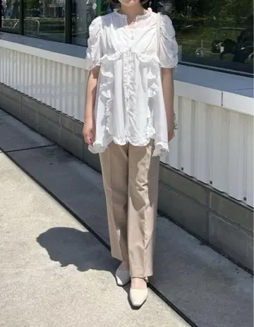 코코딜 시어 프릴 블라우스