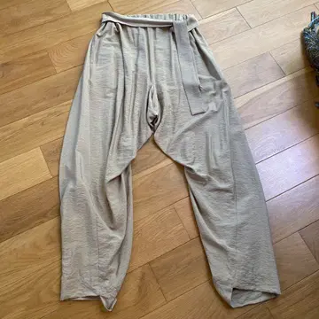 비비안 웨스트우드 미사용 새상품 베이지 팬츠 조정 가능한 벨트 포함