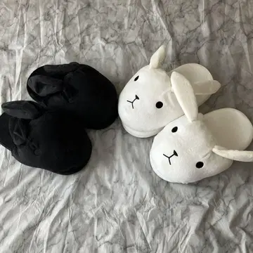 츠키우타. 츠키우사 슬리퍼 블랙 화이트 세트 룸슈즈