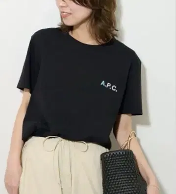 아페쎄 로고 자수 티셔츠 블랙