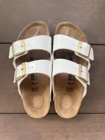 버켄스탁 화이트 샌들 37