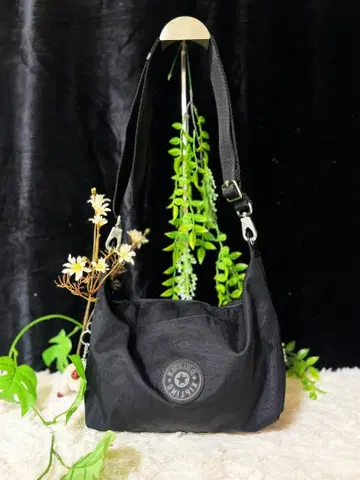 KIPLING 블랙 나일론 숄더백