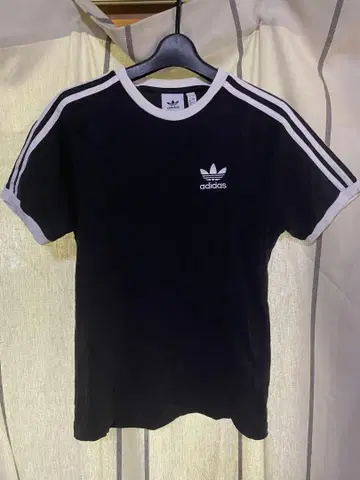 adidas 스트라이프 T셔츠 블랙 사이즈 XS