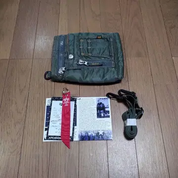 올리브 그린 사코슈 숄더백 + 빨간색 택 빨간색 리본