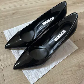 DIANA 에나멜 펌프스 25.5cm