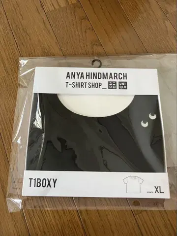 T1BOXY/박스 T 유니클로 안야 힌드마치