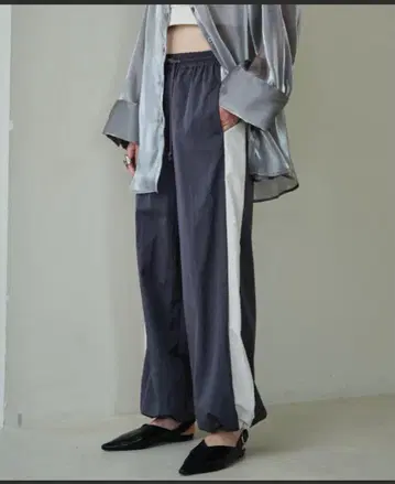 AIC. 사이드 라인 나일론 팬츠 / 차콜 그레이