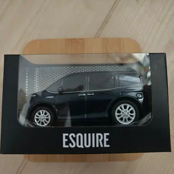 도요타 에스콰이어 풀백카 [ 브래키쉬 아게하 글라스 플레이크 ]