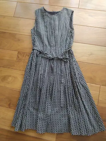 S Max Mara 도트 무늬 브라운 슬리브리스 원피스 36