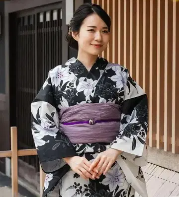 새상품 유카타 화이트 x 블랙 백합 패턴