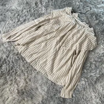 Lu nina 빅 프릴 칼라 블라우스 라메 스트라이프 베이지 화이트 F