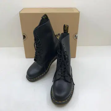 Dr.Martens 1490 10홀 부츠