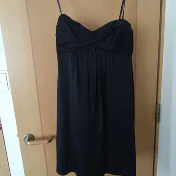 BCBGMAXAZRIA 블랙 베어 탑 드레스 사이즈 2