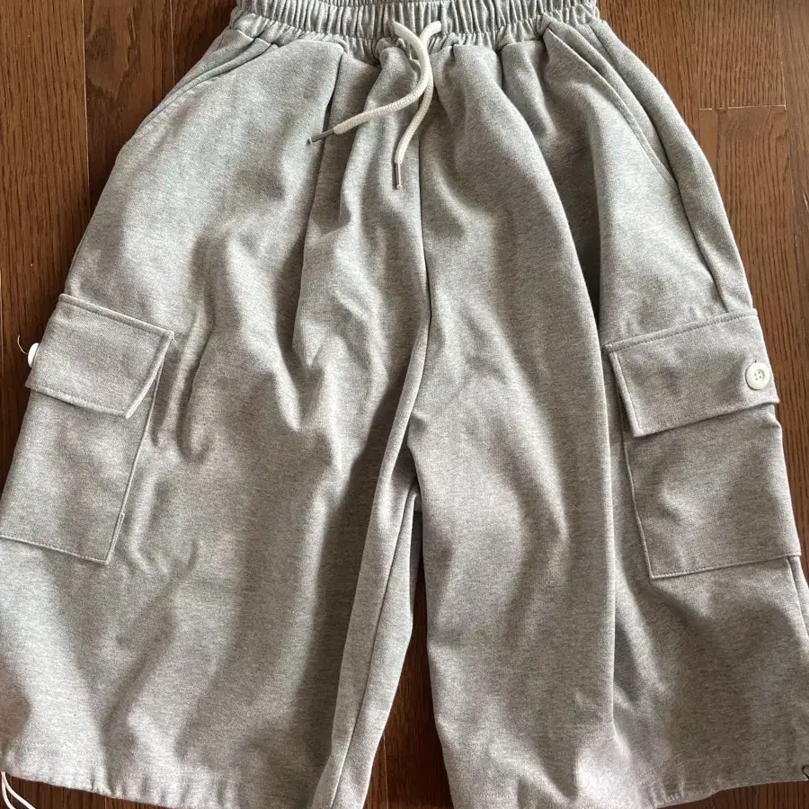 【SATUR】(W) Nerja Denim Bermuda Pants - Union Light Blue SATUR】(W) Nerja Denim Bermuda Pants - Union Light Blue