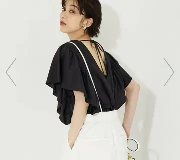Rouge vif 개더 스퀘어 프릴 블라우스 새상품급