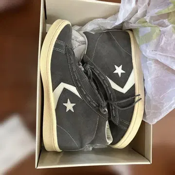 컨버스 그레이 스니커즈 별 모양 로고