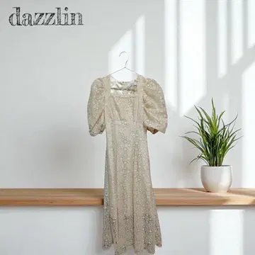 dazzlin 크림색 레이스 원피스