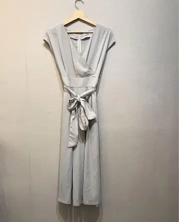 Avan Lily 아반리리 슬리브리스 롱 원피스