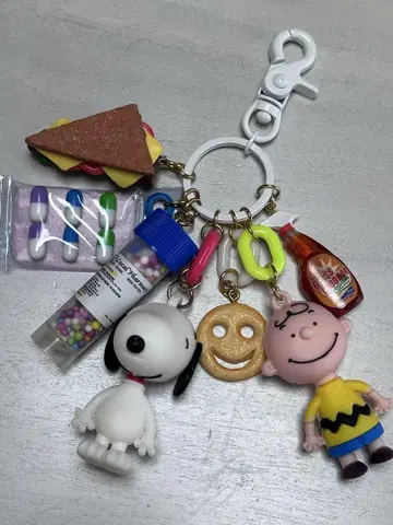 자라자라 키링 빈티지 완구 SNOOPY 귀여운 부품 많이 들어 있습니다.