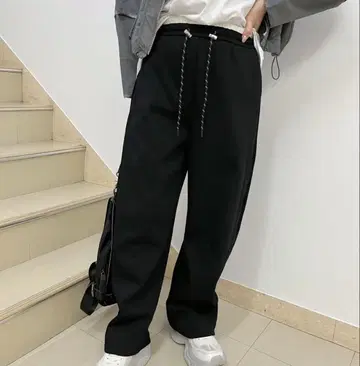 폴리느브로 사이드 비익 와이드 팬츠 블랙