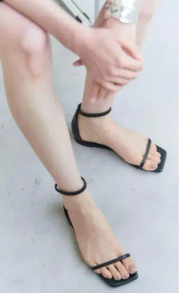 GRISE LE TALON 앵클 스트레치 플랫 샌들 LL