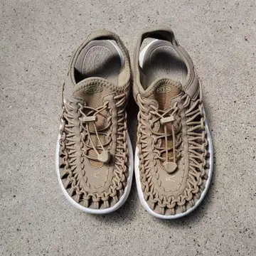 KEEN UNEEK 킨 유니크 베이지