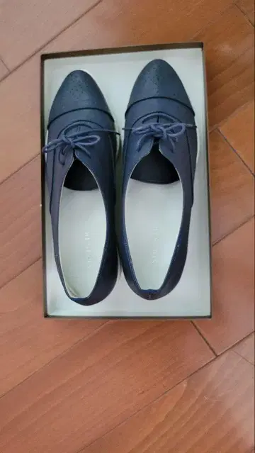 네이비 레이스업 신발