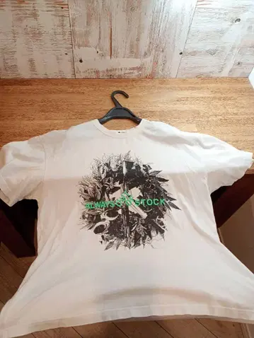 ALWAYS OUT OF STOCK 그래픽 T셔츠 화이트