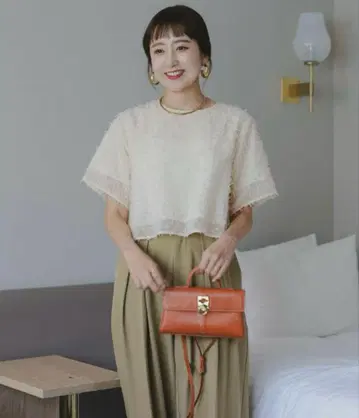 titivate 백 골드 버튼 자카드 탑