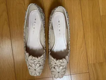 MELMO 꽃무늬 자수 플랫 슈즈 베이지