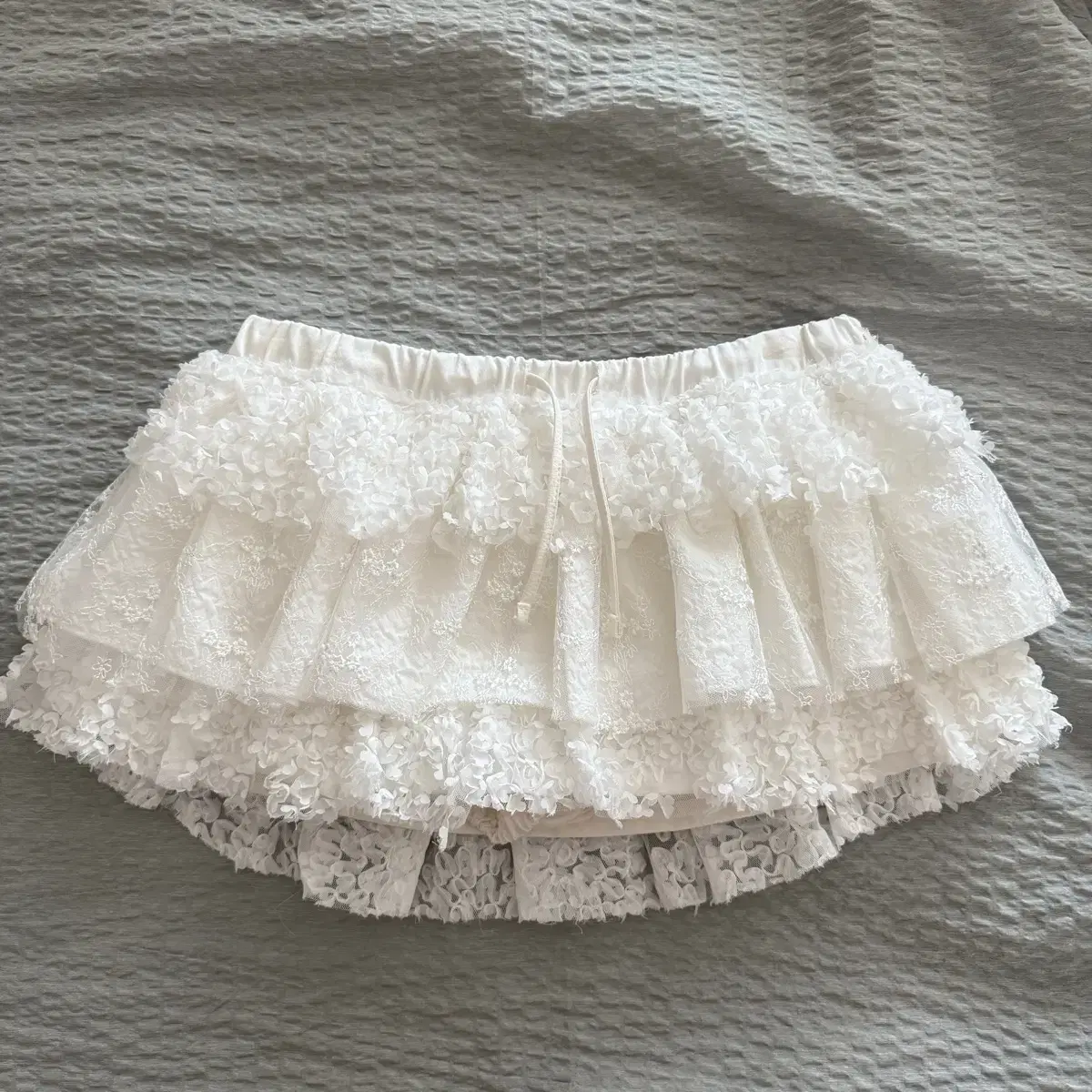 GLOWNY GIRLFRIEND LACE RUFFLE MINI SKIRT