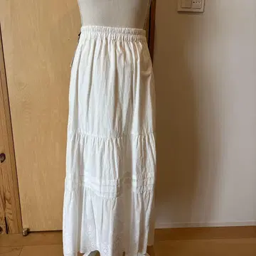 MARJOUR 화이트 레이스 스커트
