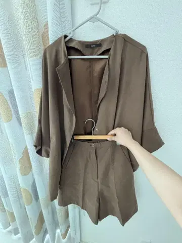 Kastane 브라운 셋업
