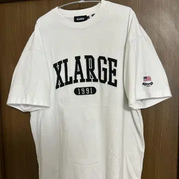XLARGE 흰색 티셔츠 로고