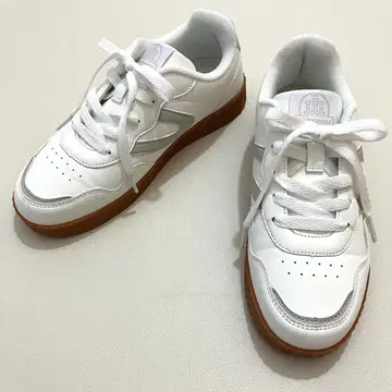 TRETORN 트레톤 새상품급 올 가죽 스니커즈 23.5cm