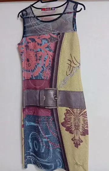Desigual 슬리브리스 원피스