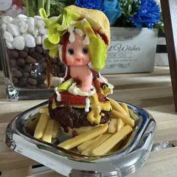 큐피 햄버거 피규어