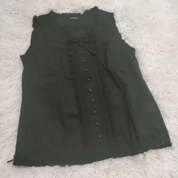 핑크하우스 쁘띠 리본 프릴 베스트 블랙 새상품급 슬리브리스
