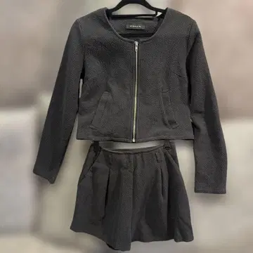SPIRALGIRL 블랙 셋업 자켓과 숏팬츠