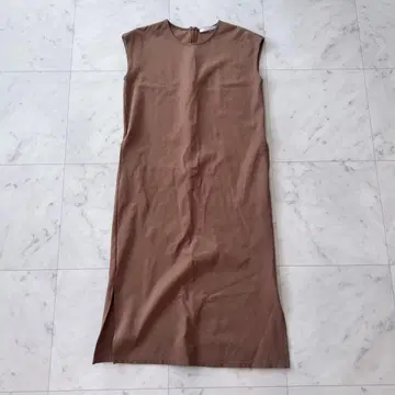 BEIGE. 베이지 스트레이트 쌕 원피스 카멜 사이즈 2 새상품급