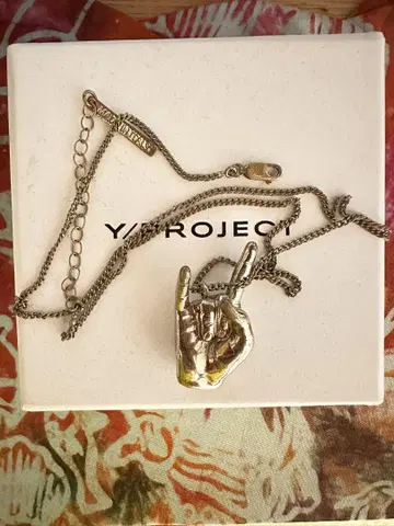 Y/PROJECT 핸드 쉐이프 목걸이