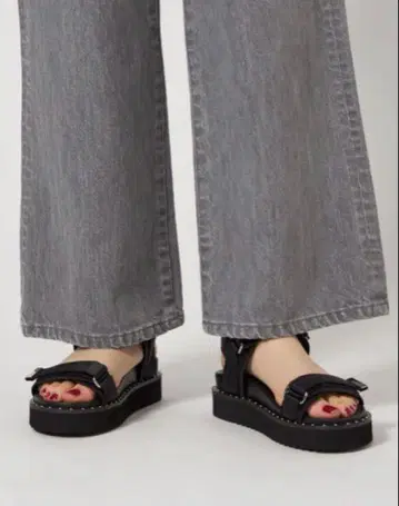 오데뜨 앤 오딜  조절 벨트 스포츠 샌들  블랙