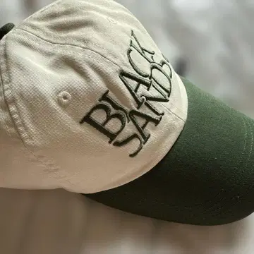 BLKSANDS 자수 로고 캡