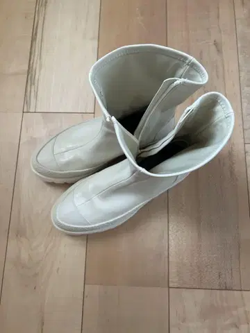 화이트 지퍼 롱 부츠