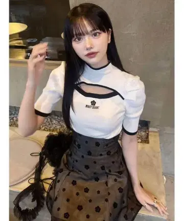 MARY QUANT 콜라보 바이컬러 컷 아웃 리브 니트 머큐리 듀오